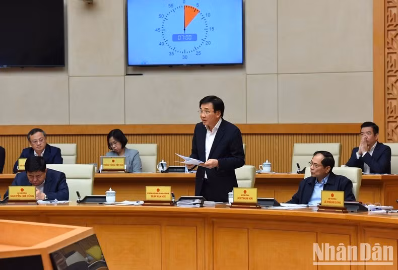 政府办公厅主任陈文山部长发言。