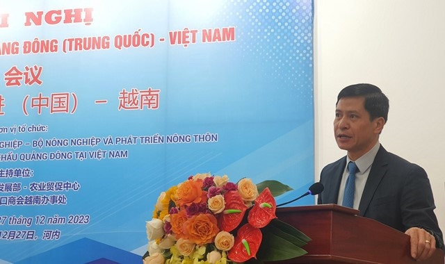 农业贸易促进中心经理阮明进在会上发表讲话。