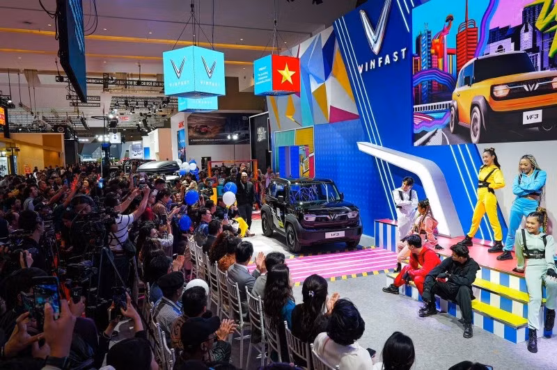 Vinfast在2025年印度尼西亚国际车展上推介电动车SUV VF 3。（图片来源：mekongasean.vn）