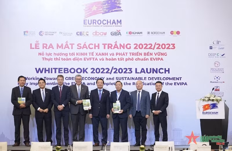 各位代表出席仪式。（图片来源：人民军队报）