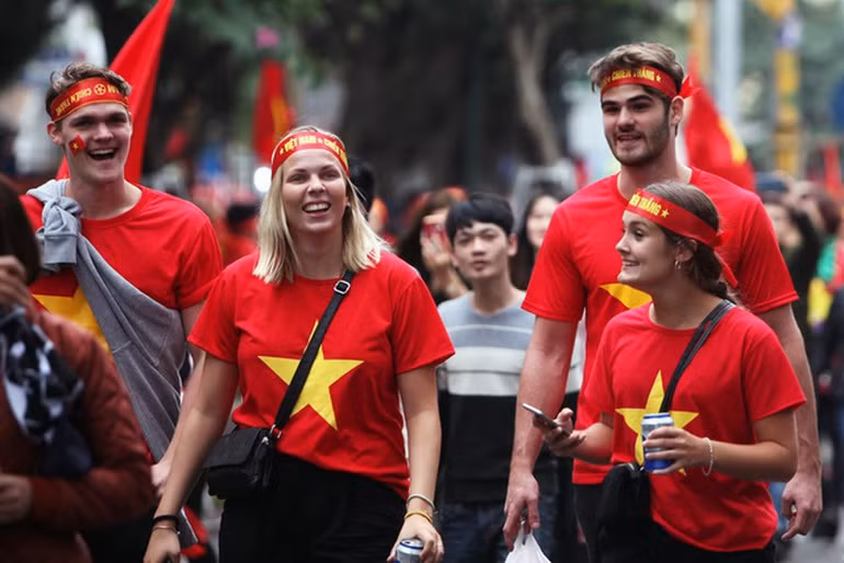 附图：在越南的外国游客。