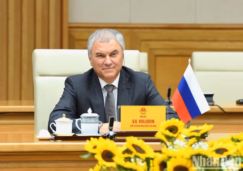 俄罗斯联邦国家杜马主席沃洛金发表讲话。