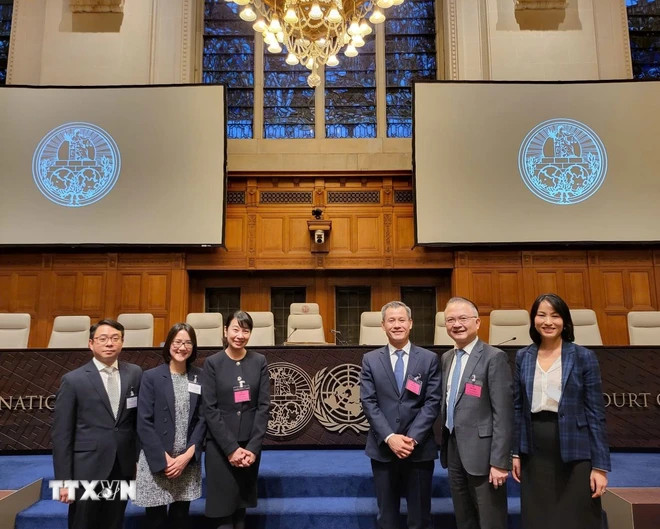 出席会议的越南代表团。（图片来源：越通社）
