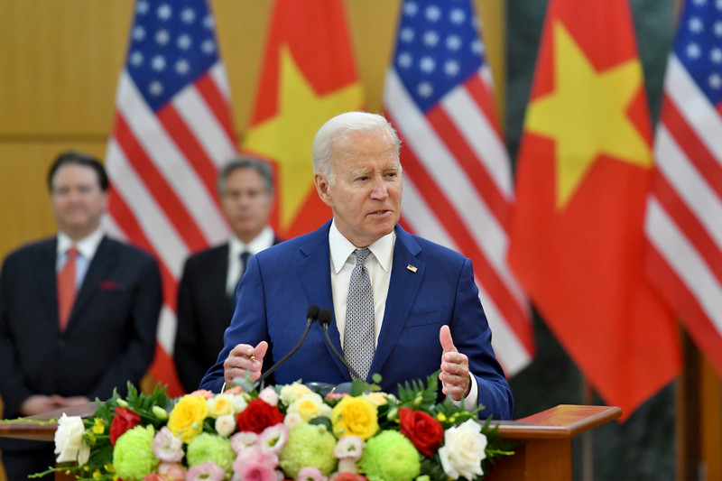 美国总统乔·拜登在联合记者会上发表讲话。