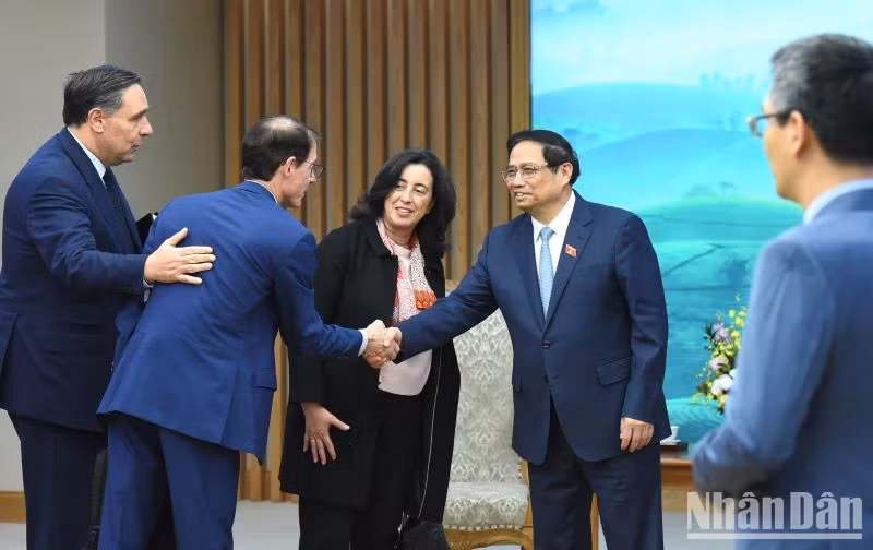 越南政府总理范明正欢迎世行东亚与太平洋地区副行长曼努埃拉·菲罗一行。