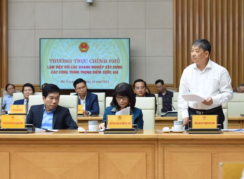 越南建设总会领导代表发表讲话。