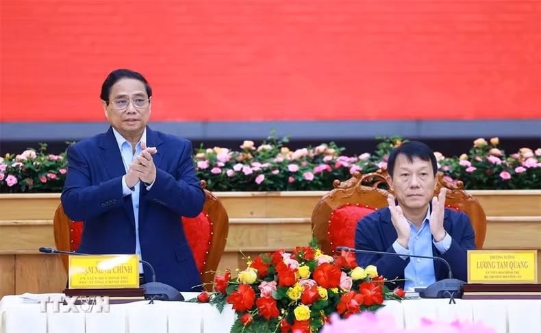 范明正总理主持会议。