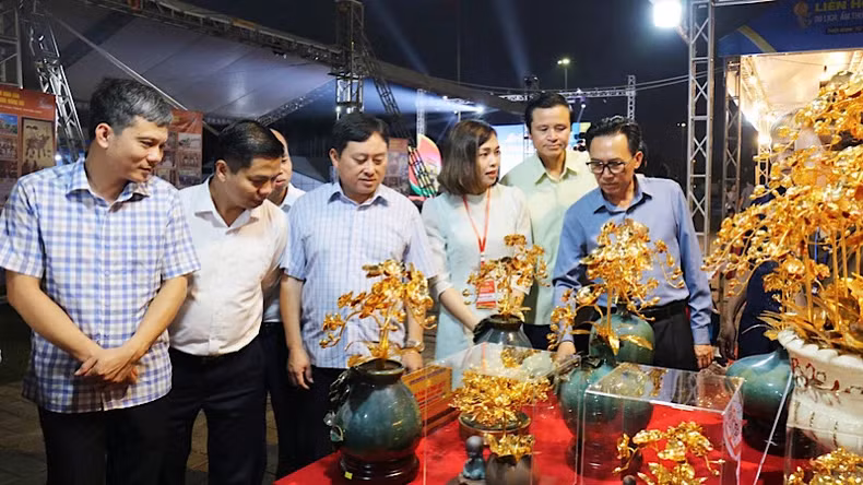 2024年北宁旅游、美食和手工艺村联欢会共设100间展位，介绍各省市特色产品。