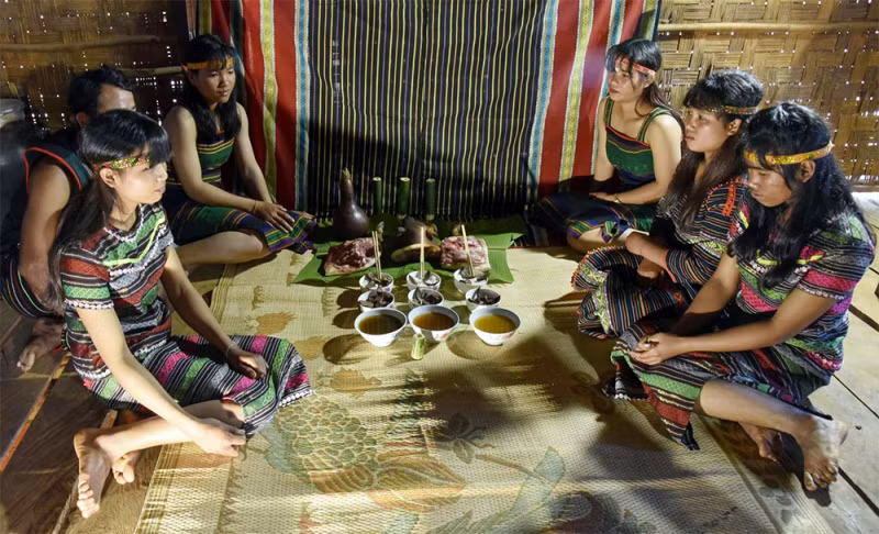 莫侬族人的祝寿仪式。