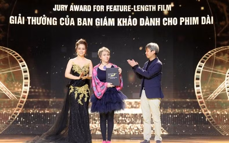 长片评审团奖。