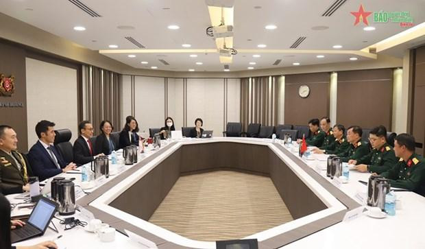 第13届越新国防政策对话会场景。（图片来源：人民军队报）