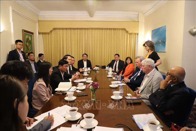 义安省投资潜力与合作机会推介研讨会场景。（图片来源：越通社）