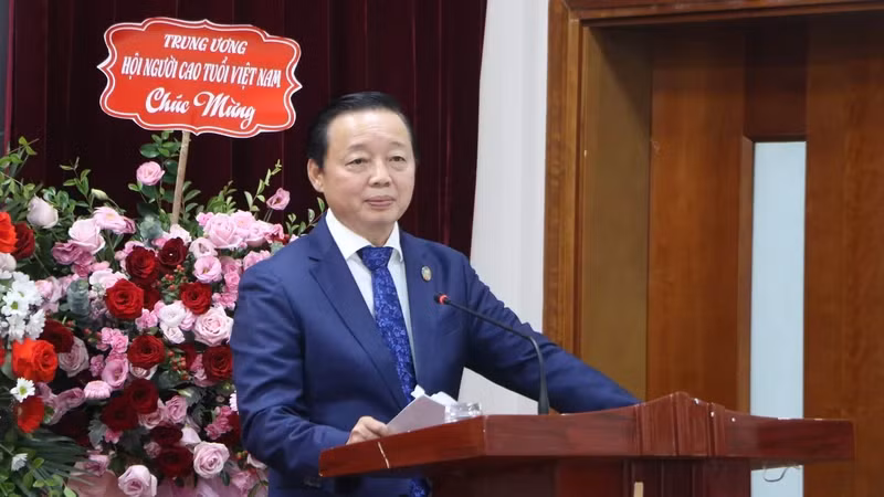 越南政府副总理陈红河在活动上发表讲话。