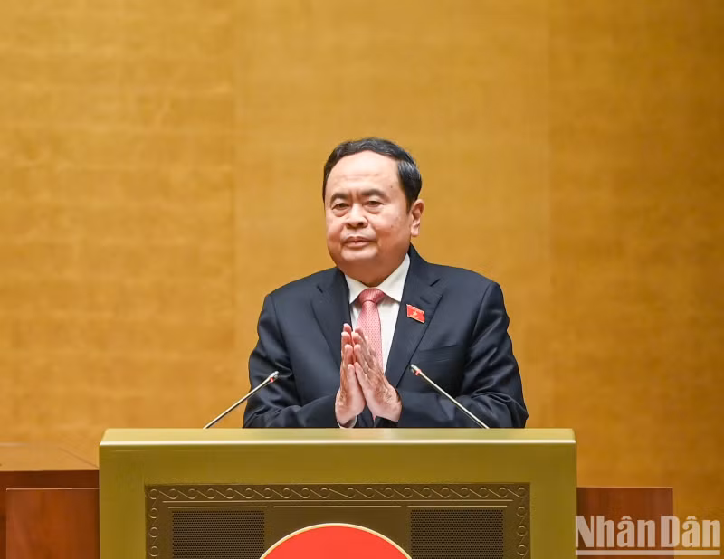 国会主席陈青敏发表指导性讲话。