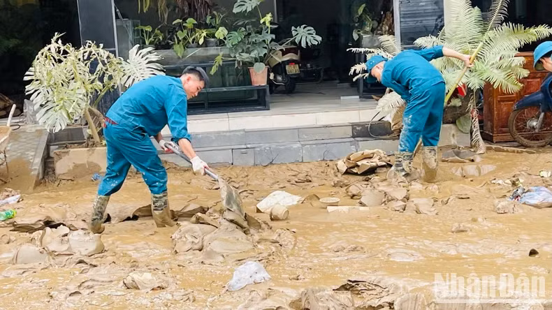 洪涝之后做好卫生环境与消毒工作。