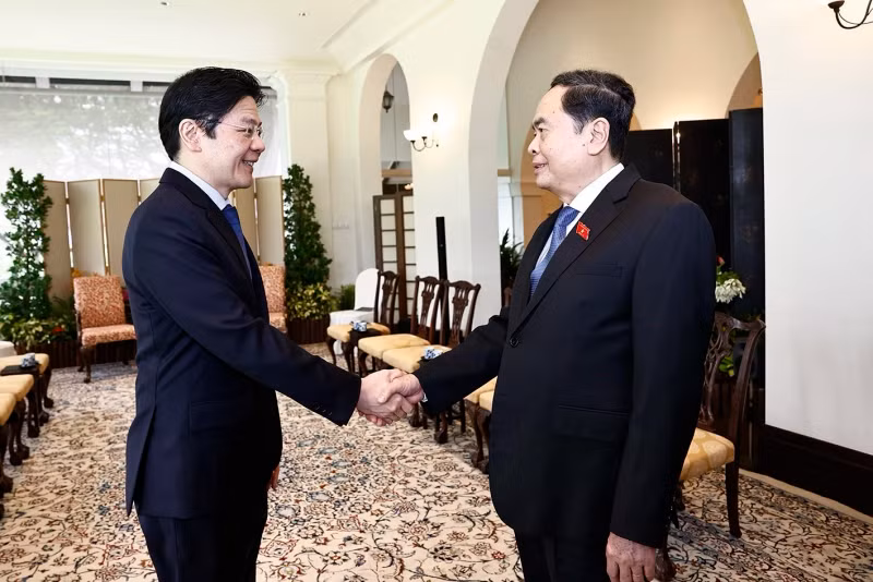 越南国会主席陈青敏会见新加坡总理黄循财。（图片来源：越通社）