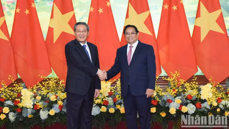 越南政府总理范明正和中国国务院总理李强。