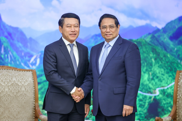 越南政府总理范明正会见老挝政府副总理兼外交部长沙伦塞·贡马西