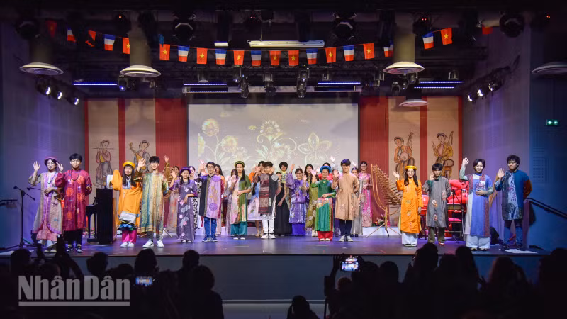 来自世界各国的越南青年参加活动。（凯旋 摄）