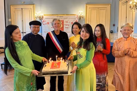 每逢春节来临之际，越南文化推崇协会（APCV）又在法国首都巴黎欢聚一堂共庆春节。
