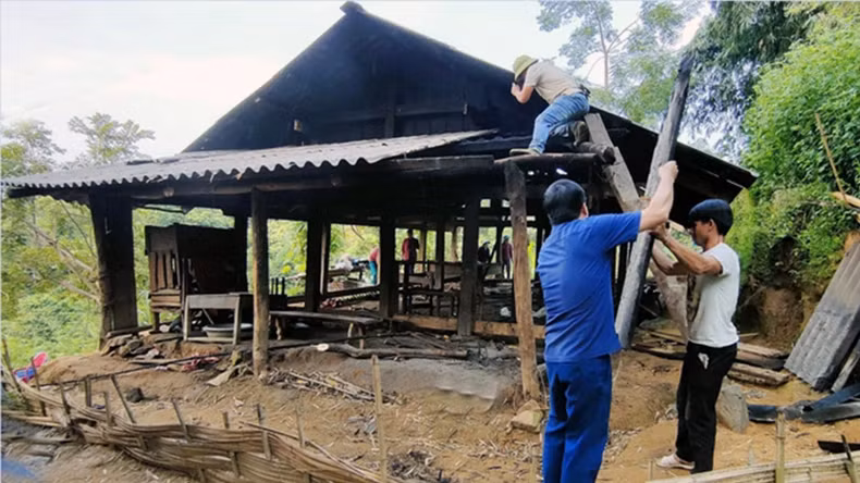 纳杭县尚农乡纳塔）村的阮文苏先生的家庭在得到宣传和倡导后，决定拆除旧房子，建设更坚固的新房子。