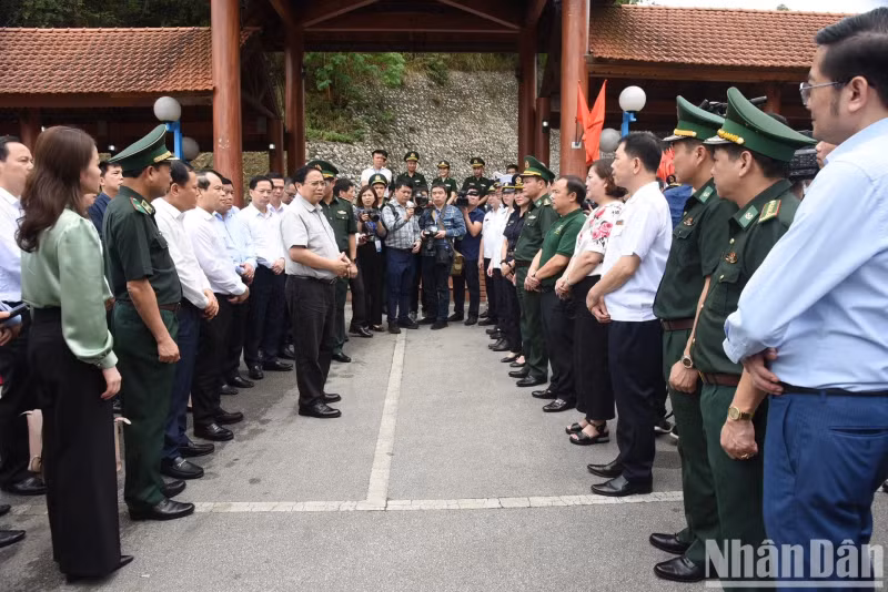 范明正总理突出强调越南友谊国际口岸和中国友谊关国际口岸的重要性。