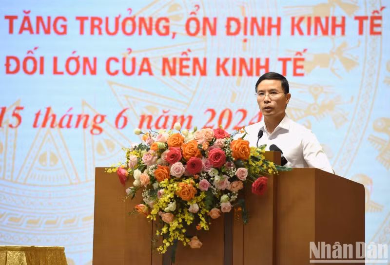 越南农业与农村发展银行董事会主席在会上发表讲话。