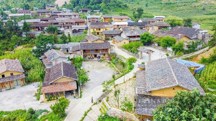 倮倮族斋村。