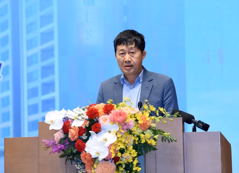 与会代表在会上发表讲话。