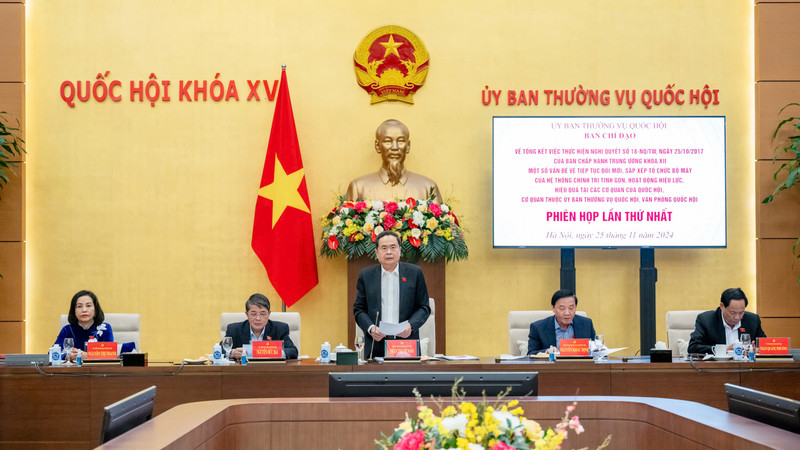 国会主席陈青敏主持总结第18-NQ/TW号决议指导委员会第一次会议。