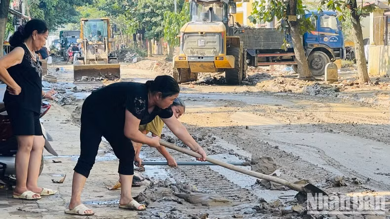 洪涝之后做好卫生环境与消毒工作。