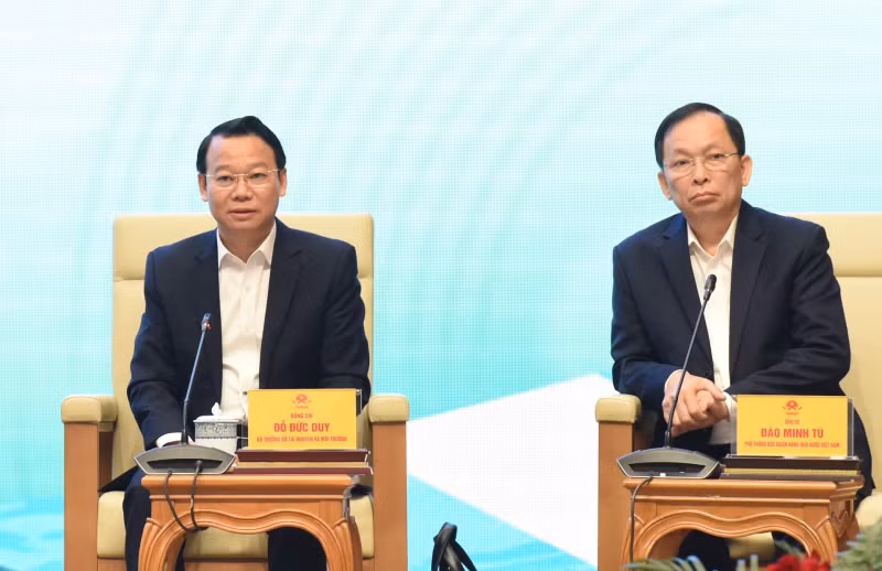 政府总理范明正与农民进行对话【组图】