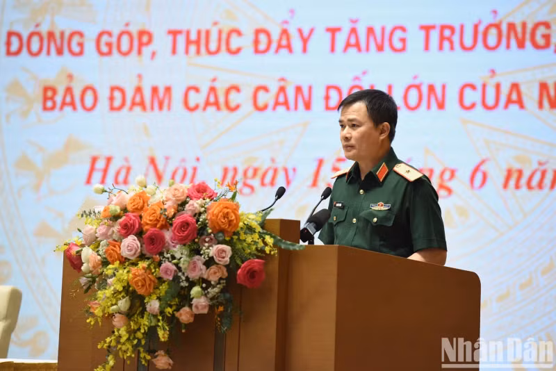 越南军队电信工业集团（Viettel）董事长兼总经理曹德胜在会上发表讲话。