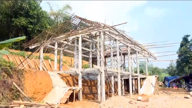 咸安县鹏谷乡合和村微文阁先生家庭建设面积近100平方米的高脚屋预计将于2024年12月完成。