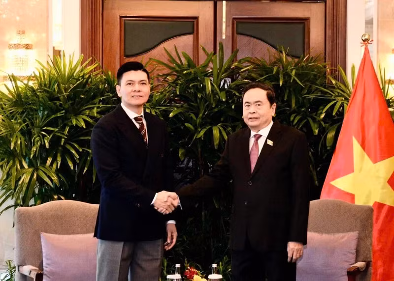 国会主席陈青敏会见新加坡胜科发展有限公司领导。