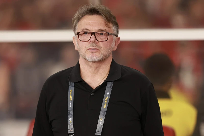 越方与主教练特鲁西埃终止合同。