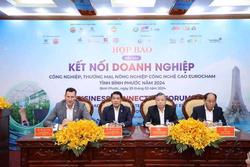 组委会介绍有关“2024年欧洲商会-平福省工业、商业和高科技农业企业对接论坛”的相关信息。