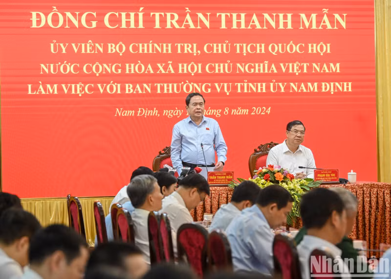 国会主席陈青敏在会上发表指导性讲话。