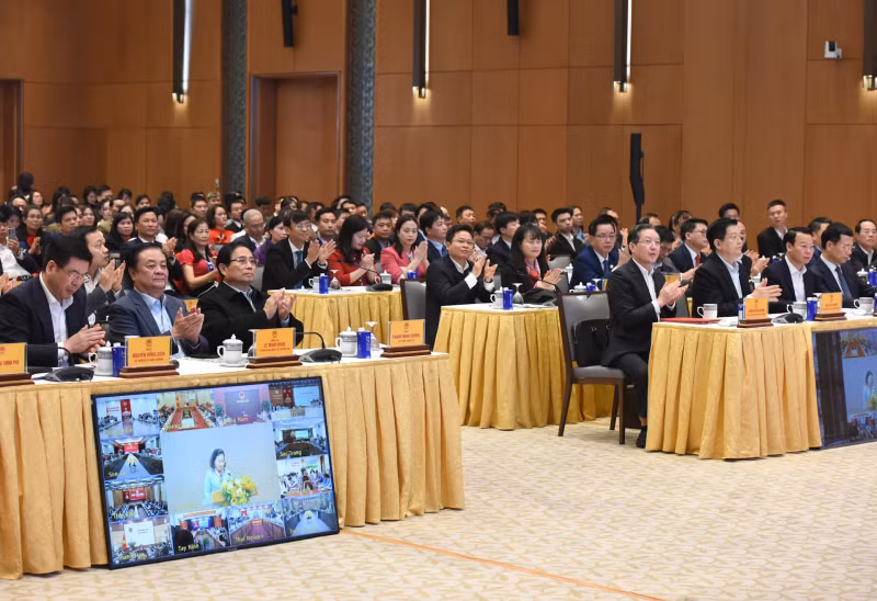 政府总理范明正和出席2024年政府总理与农民对话会议的各位代表。