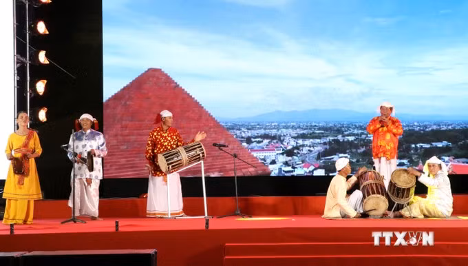 越南平顺省少数民族文化节开幕。