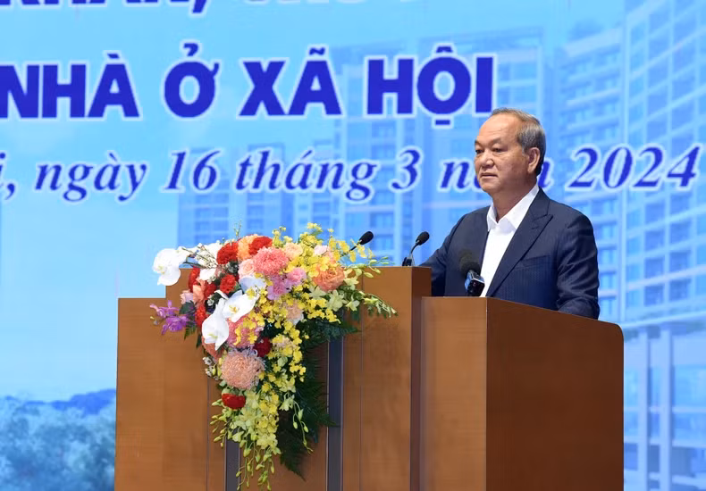 与会代表在会上发表讲话。
