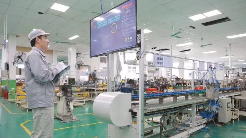 朗东热水瓶灯泡股份公司生产线。