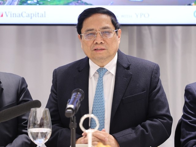 越南政府总理范明正主持题为“越南——东盟可持续投资的主要目的地”的座谈会。（图片来源：VGP）