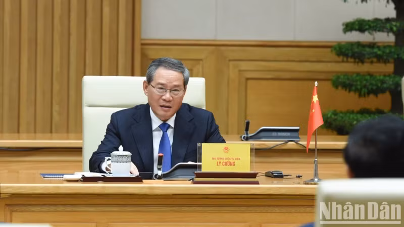 中国国务院总理李强在会谈中发表讲话。