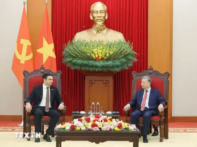 越共中央总书记苏林会见亚美尼亚共和国议会议长阿伦·西蒙扬。（图片来源：越通社）