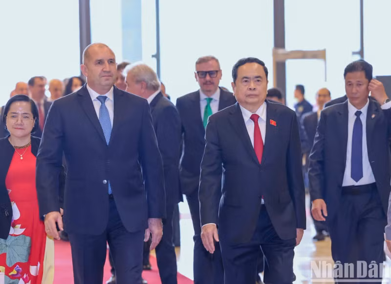 越南国会主席陈青敏和保加利亚总统鲁门·拉德夫。