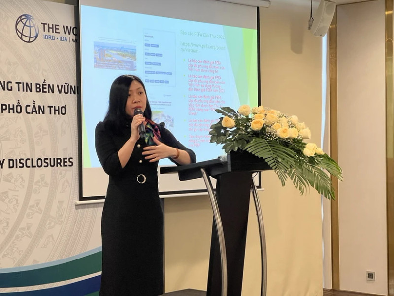 与会代表发表讲话。