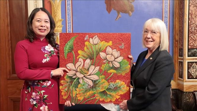 越南国家副主席武氏映春会见美国参议院临时议长帕蒂•默里。（图片来源：越通社）