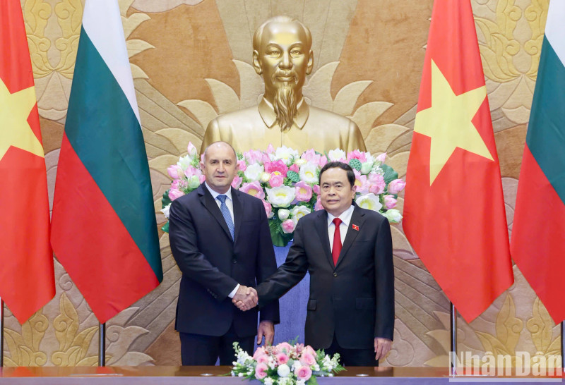 越南国会主席陈青敏会见保加利亚总统鲁门·拉德夫。