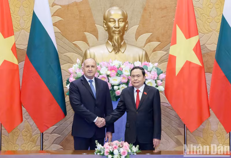 越南国会主席陈青敏会见保加利亚总统鲁门·拉德夫。